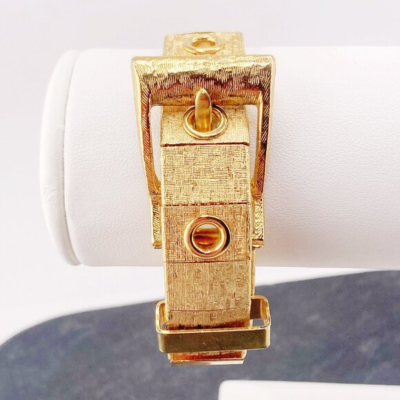 VINTAGE Gold toned metal adjustable belt bracelet 1960s 1970s statement jewelry - Picture 3 of 10